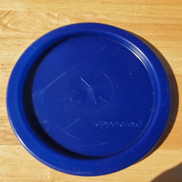 Vintage Tupperware Design Advantage 1992 White & Blue Storage Container with Lid - Picture 9 of 9